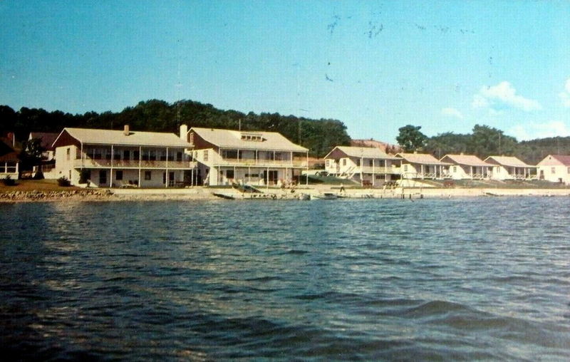 Wiltjers Shoreline Motel - Vintage Postcard